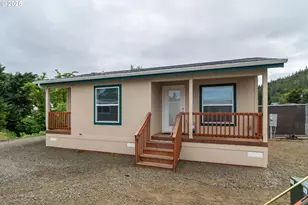 201 NE Peggy Ave, Roseburg, OR 97470 - Photo 2