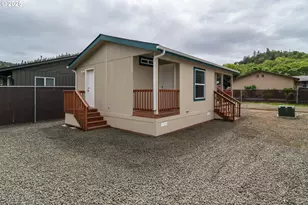 201 NE Peggy Ave, Roseburg, OR 97470 - Photo 18