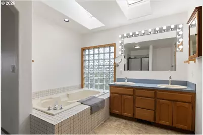 6593 Rippling Brook Dr SE, Salem, OR 97317 - Photo 30