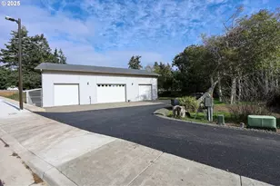 565 Lindy Ln, Coos Bay, OR 97420 - Photo 46