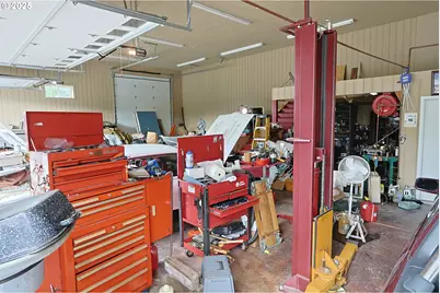 565 Lindy Ln, Coos Bay, OR 97420 - Photo 12