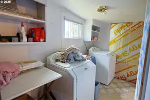 565 Lindy Ln, Coos Bay, OR 97420 - Photo 32