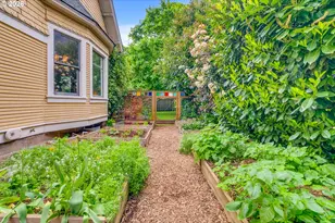6326 N Commercial Ave, Portland, OR 97217 - Photo 38