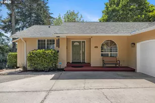 2660 SW Hume Ct, Portland, OR 97219 - Photo 32