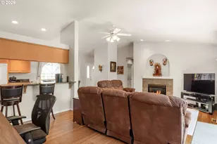 2660 SW Hume Ct, Portland, OR 97219 - Photo 12