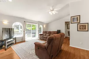 2660 SW Hume Ct, Portland, OR 97219 - Photo 10