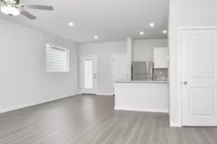 1285 Parkside Ave, Woodburn, OR 97071 - Photo 4