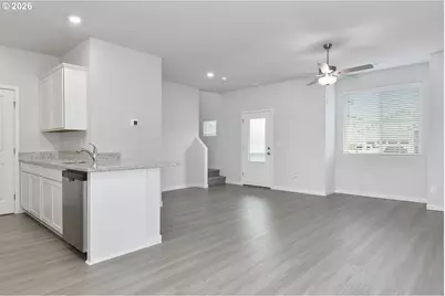 1285 Parkside Ave, Woodburn, OR 97071 - Photo 2