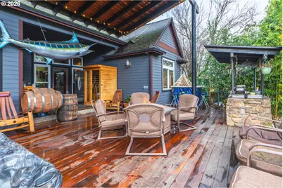 1749 22nd St, Hood River, OR 97031 - Photo 2