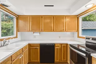 716 Woodard Ave, Castle Rock, WA 98611 - Photo 8