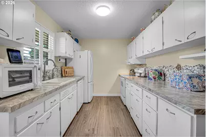 1732 SE 158th Ave, Portland, OR 97233 - Photo 10