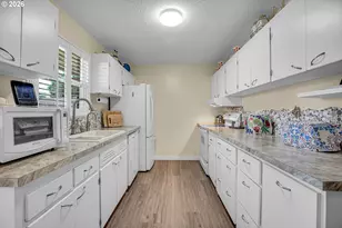 1732 SE 158th Ave, Portland, OR 97233 - Photo 10