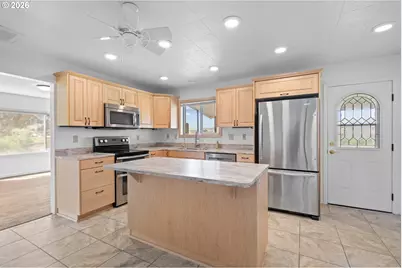 243 SE 4th Ave, Pilot Rock, OR 97868 - Photo 6