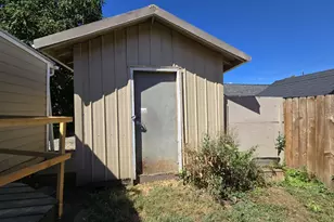 607 S 6th Ave, Kelso, WA 98626 - Photo 6