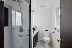 11825 SE Ankeny St, Portland, OR 97216 - Photo 20