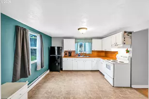 863 NE Poplar St, Clatskanie, OR 97016 - Photo 8