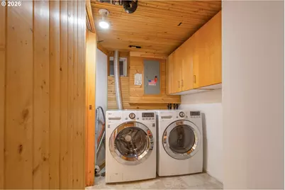8912 SE Clay St, Portland, OR 97216 - Photo 46