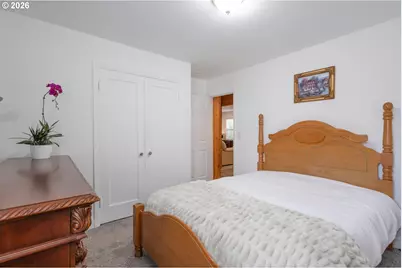 8912 SE Clay St, Portland, OR 97216 - Photo 24