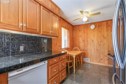 8912 SE Clay St, Portland, OR 97216 - Photo 20