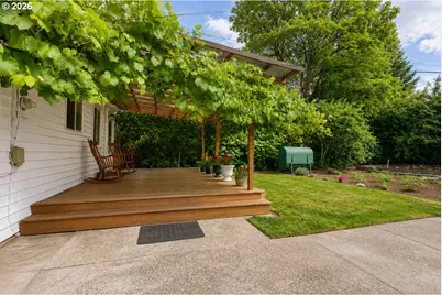 8912 SE Clay St, Portland, OR 97216 - Photo 10