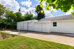 8912 SE Clay St, Portland, OR 97216 - Photo 8