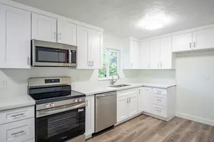 16935 NE Glisan St, Portland, OR 97230 - Photo 20