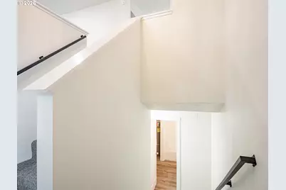 16935 NE Glisan St, Portland, OR 97230 - Photo 12