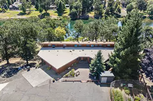 375 Acorn Dr, Roseburg, OR 97470 - Photo 2