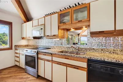 30013 Maple Dr, Rainier, OR 97048 - Photo 10