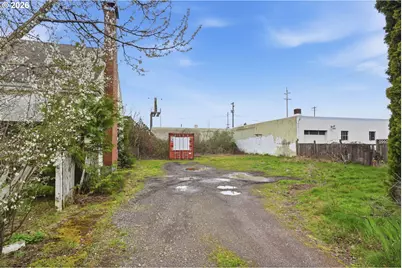 33 SE 83rd Ave, Portland, OR 97216 - Photo 4