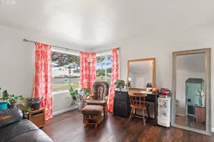 993 Salmon Ave, Coos Bay, OR 97420 - Photo 14