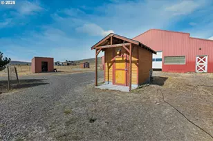 50251 Bennett Ln, Medical Springs, OR 97814 - Photo 2