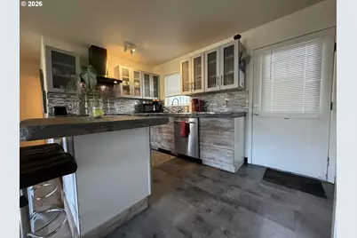 515 Pacific Ave, Brookings, OR 97415 - Photo 12