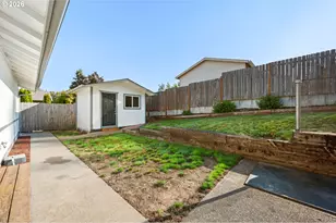 421 S 70th Pl, Springfield, OR 97478 - Photo 28