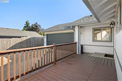 421 S 70th Pl, Springfield, OR 97478 - Photo 4