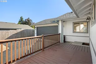 421 S 70th Pl, Springfield, OR 97478 - Photo 4