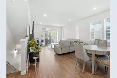 3382 SE Brookwood Ave, Hillsboro, OR 97123 - Photo 4