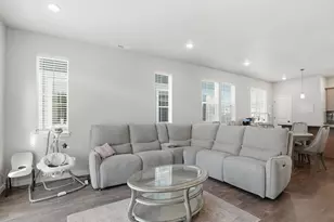 3382 SE Brookwood Ave, Hillsboro, OR 97123 - Photo 6