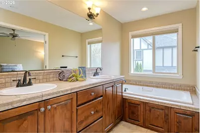 28811 SW Costa Cir, Wilsonville, OR 97070 - Photo 18