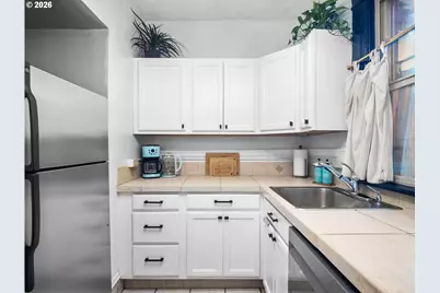 2109 NW Irving St #101, Portland, OR 97210 - Photo 10