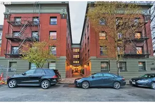 2109 NW Irving St, Portland, OR 97210 - Photo 2