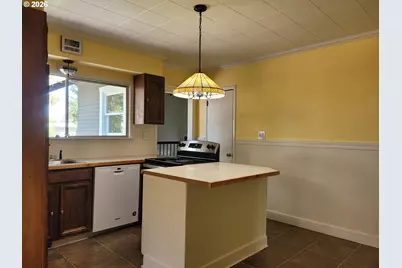 1424 Broadway St, Baker City, OR 97814 - Photo 10