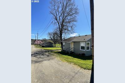 604 NE Faculty Row, Myrtle Creek, OR 97457 - Photo 1