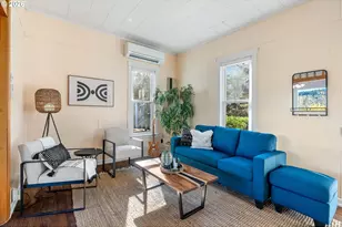 210 E Sherman Ave, Hood River, OR 97031 - Photo 2