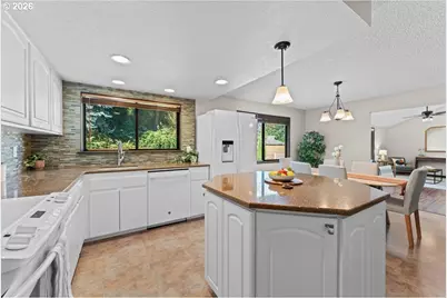 23520 NE Holladay Pl, Wood Village, OR 97060 - Photo 8