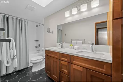 23520 NE Holladay Pl, Wood Village, OR 97060 - Photo 30