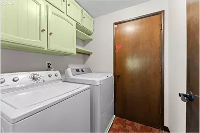 23520 NE Holladay Pl, Wood Village, OR 97060 - Photo 32