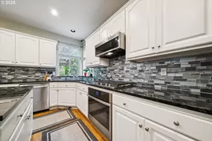 31375 SW Kensington Dr, Wilsonville, OR 97070 - Photo 10