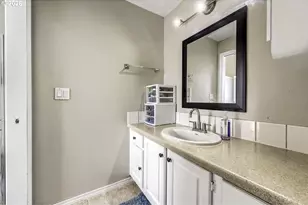 429 SW Birdsdale Dr, Gresham, OR 97080 - Photo 18