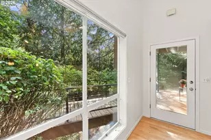 3921 SW Sweetbriar Dr, Portland, OR 97221 - Photo 8